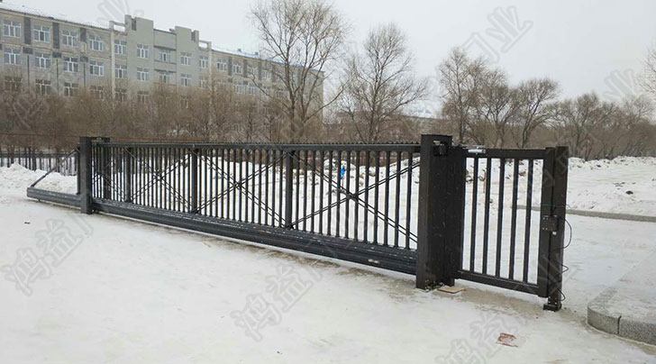 懸浮門，（佳木斯市富錦市迎賓路）建三江第一高級中學